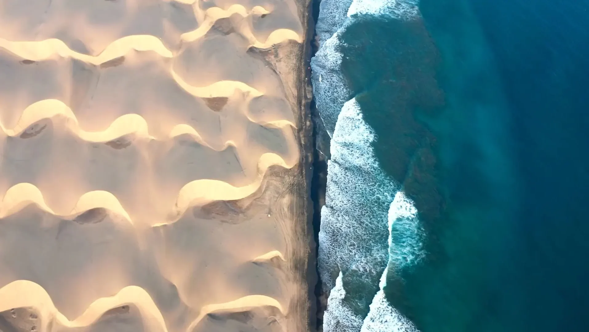 El Muelle, Gran Canaria: dunas y mar desde el aire